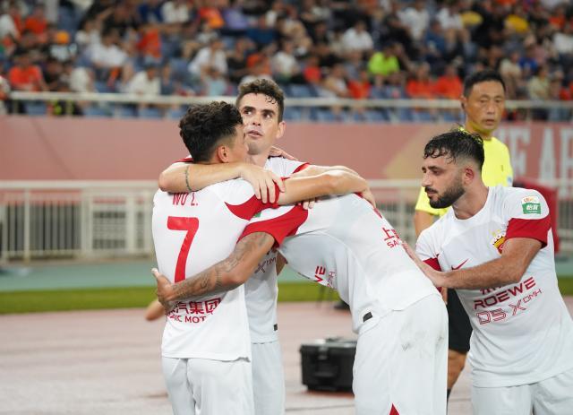 足球直播-【中超】武磊头球制胜 海港1比0客胜泰山豪取15连胜