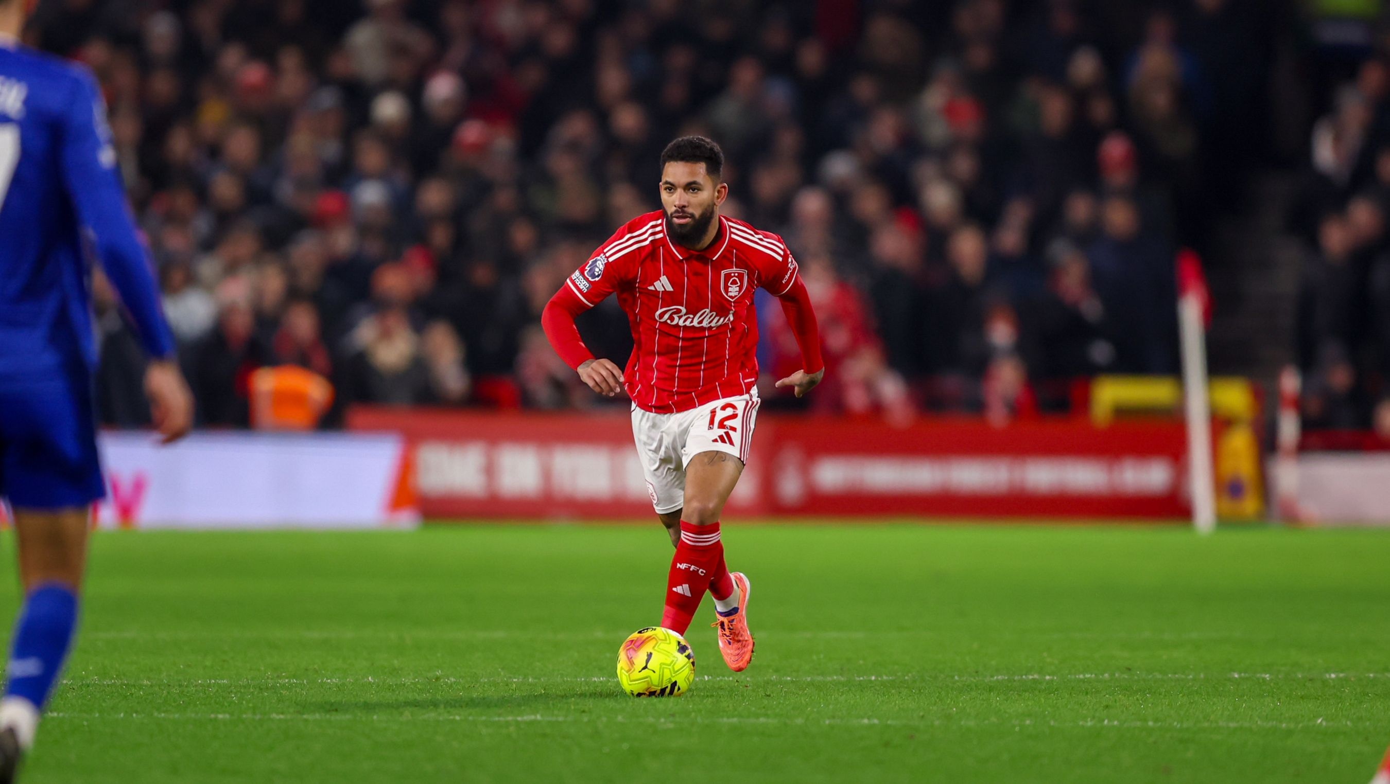 英超比赛-奥恩斯坦：维拉即将签回道格拉斯·路易斯，租借至本赛季结束